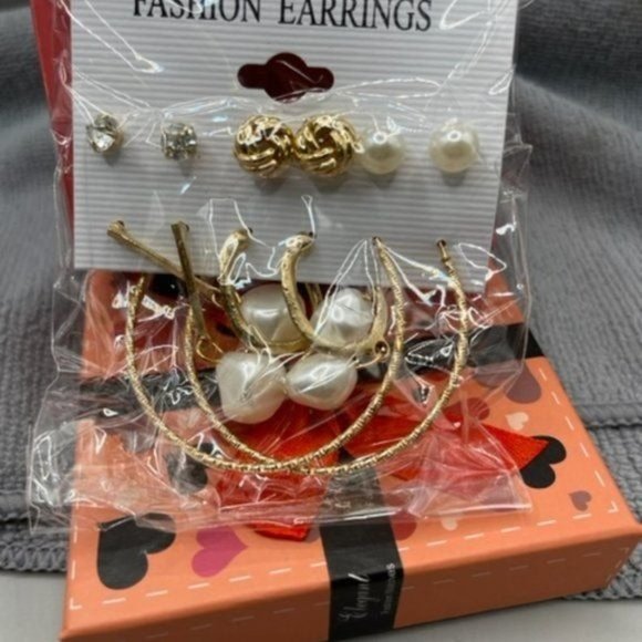 New 12 Pairs Earrings PLUS Free Sunglasses - Picture 2 of 5